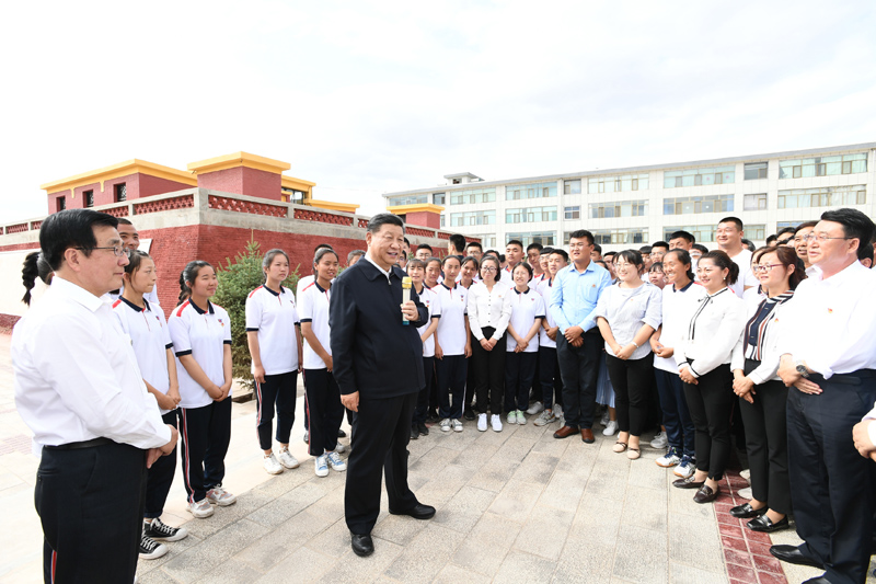 8月19日至22日，中共中央總書記、國家主席、中央軍委主席習近平在甘肅考察。這是20日下午，習近平在張掖市山丹培黎學校同師生親切交流。